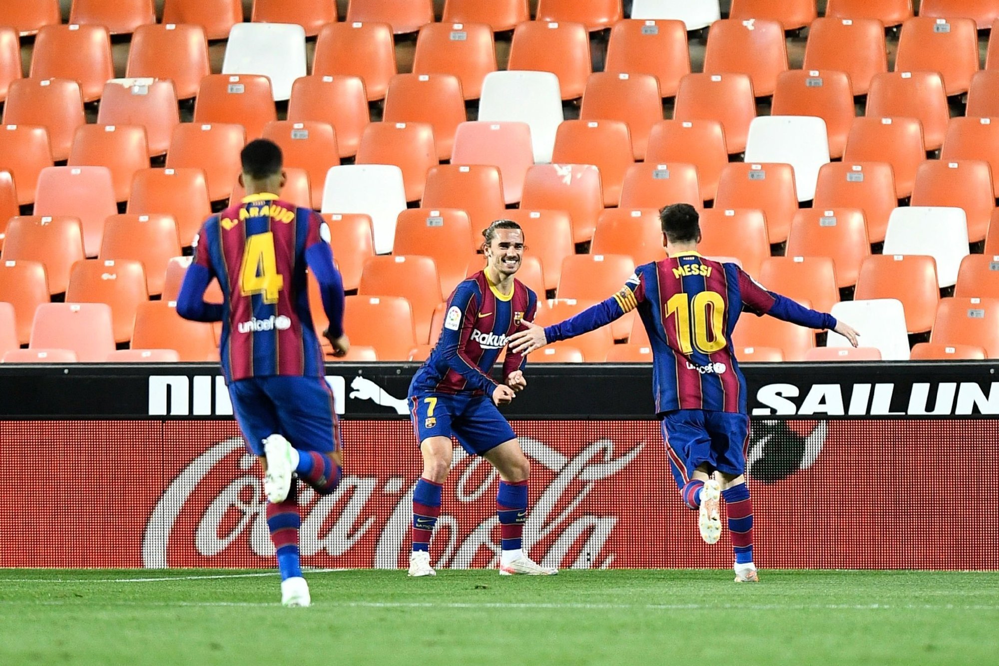 开云-风云突变！瓦伦西亚赛后外线爆发；西甲版图或变；话题不断；轮换策略成焦点的简单介绍